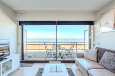 Spacious studio for 4 people with terrace and phenomenal frontal sea view for sale