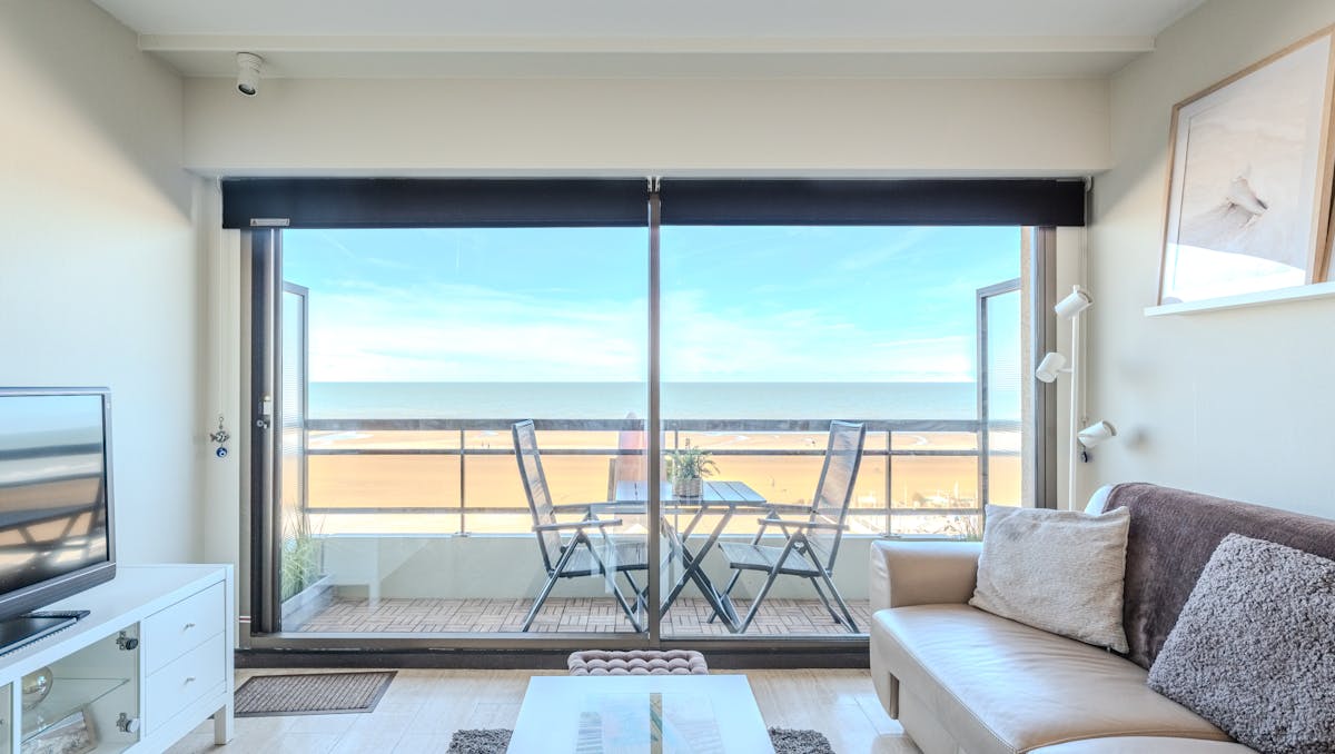 Spacious studio for 4 people with terrace and phenomenal frontal sea view for sale