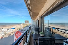 Spacious studio for 4 people with terrace and phenomenal frontal sea view for sale