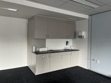 Modern en centraal gelegen kantoor in Brugge, aan de Dampoort