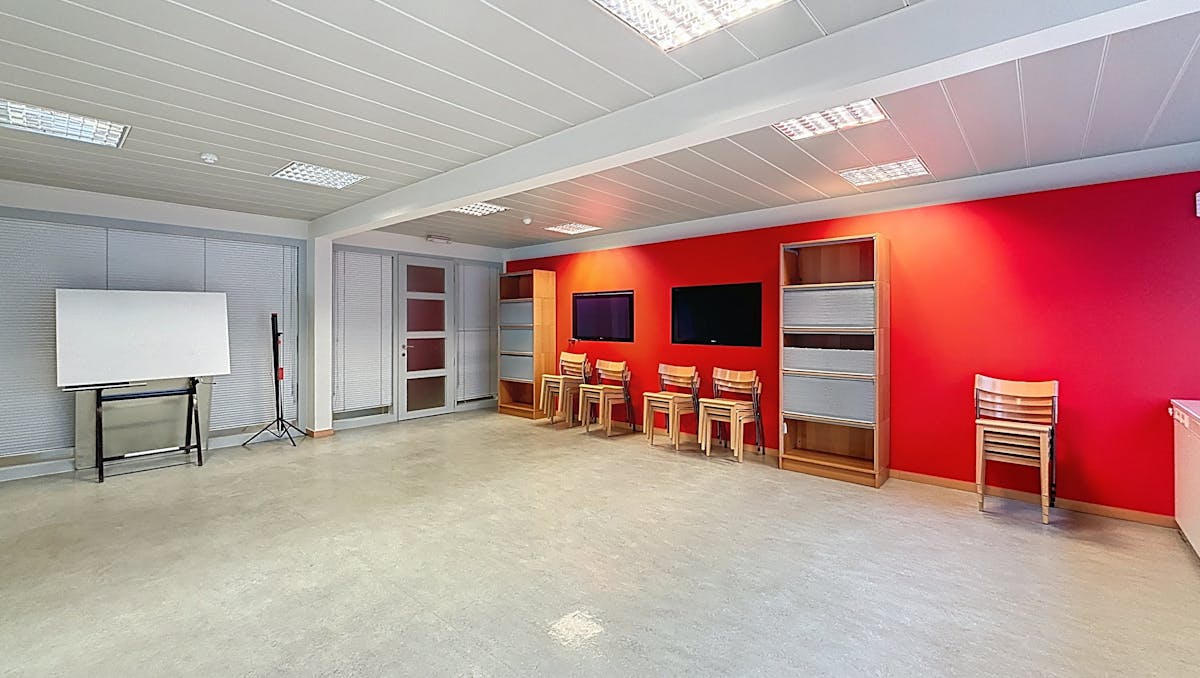 Bureau à louer (50m²) sur le Marché aux Herbes à Bruxelles.