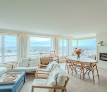 Exclusive 4 bedroom penthouse with stunning sea views!