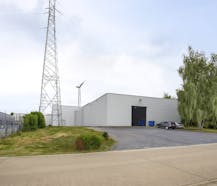 Patrimoniumvennootschap met drie bedrijfshallen en penthouse