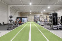 Patrimoniumvennootschap met drie bedrijfshallen en penthouse