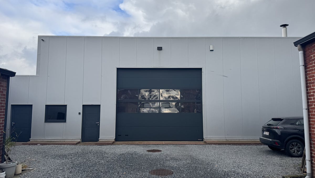 Magazijn (420m²) met ruime buitenoppervlakte (575m²)