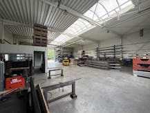 Magazijn (420m²) met ruime buitenoppervlakte (575m²)