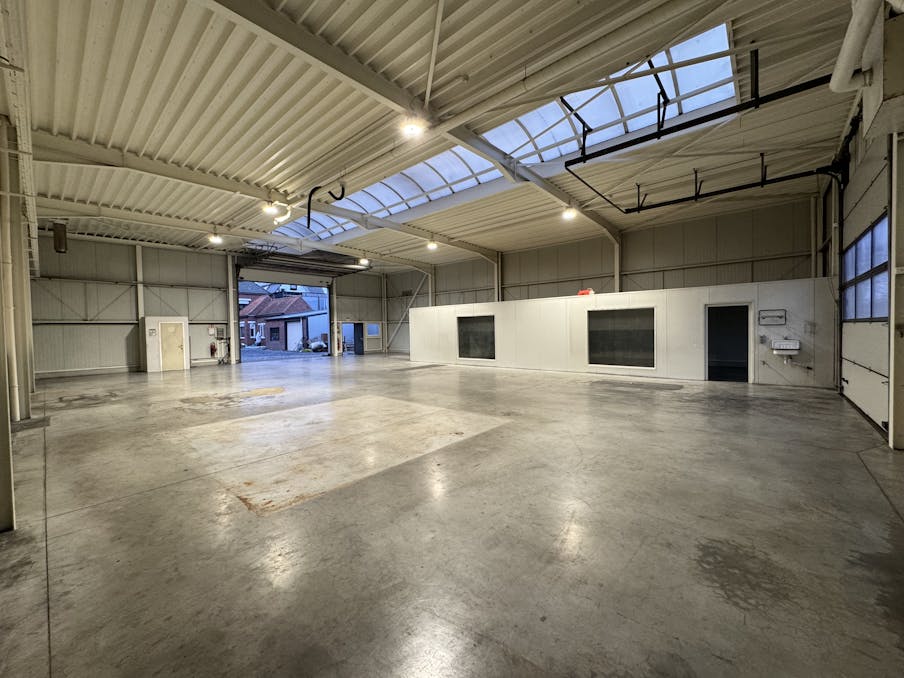 Magazijn (420m²) met ruime buitenoppervlakte (575m²)