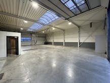 Magazijn (420m²) met ruime buitenoppervlakte (575m²)