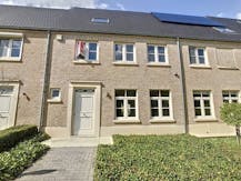 Recente rijwoning met 4 slaapkamers te huur in Sint-Joris