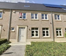 Recente rijwoning met 4 slaapkamers te huur in Sint-Joris