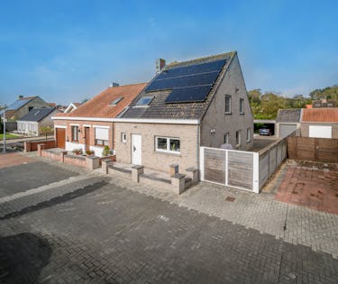 Half open woning met 3 slaapkamers en ruime tuin in De Panne
