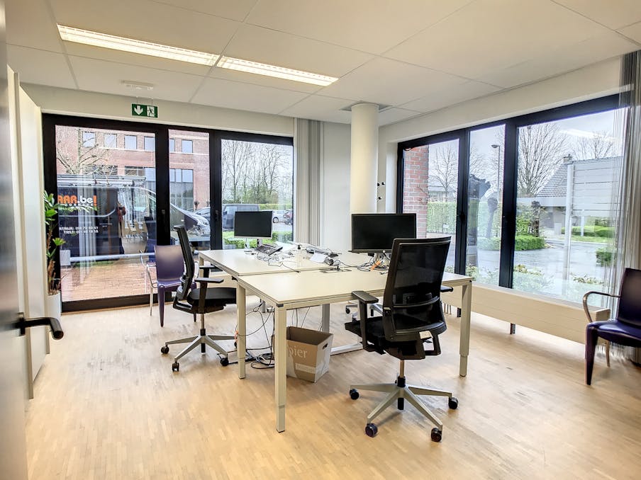 Kantoor te koop van ca. 471 m² in Roeselare