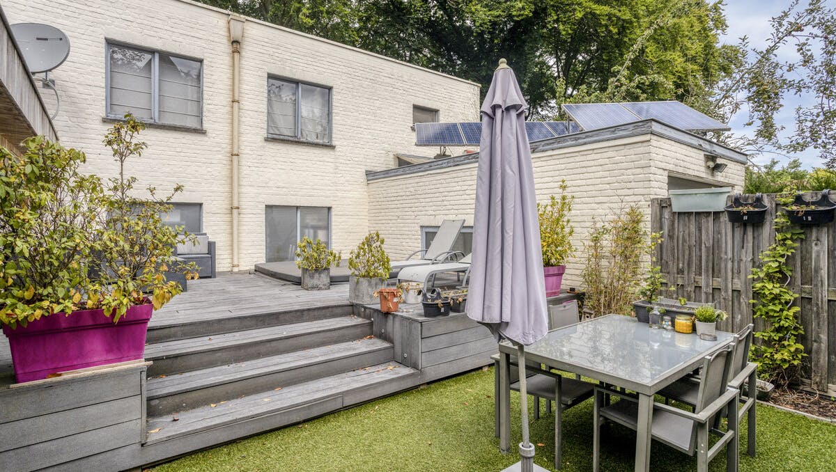 Huis met magazijn/kantoorruimte te koop in Assebroek