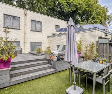 Huis met magazijn/kantoorruimte te koop in Assebroek