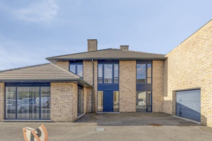 Magazijn met woonst te koop Aartrijke