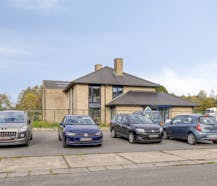 Magazijn (400 m² ) met ruime woning (229 m²) te koop