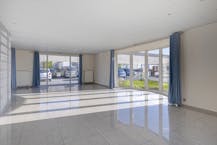 Magazijn (400 m² ) met ruime woning (229 m²)  te koop