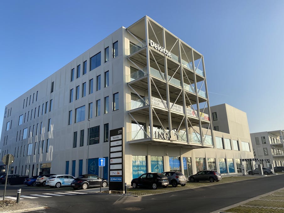 Espace de bureau nouvellement construit au R. Plaza Roeselare