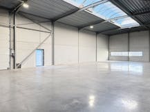 Nieuwbouw KMO-unit (375 m²) te huur in Lievegem