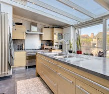 Ruim huis met 5 slaapkamers en tuin (366m²) te Sint-Kruis