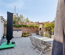 Ruim huis met 5 slaapkamers en tuin (366m²) te Sint-Kruis