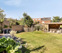 Ruim huis met 5 slaapkamers en tuin (366m²) te Sint-Kruis