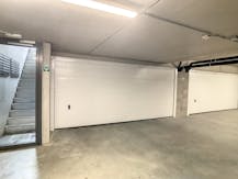 Dubbele garagebox te huur – €250/maand incl. btw – Wittemolenstraat 17 bus 22-23, 8200 Sint-Michiels