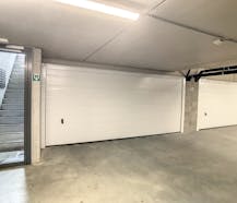 Dubbele garagebox te huur – €250/maand incl. btw – Wittemolenstraat 17 bus 22-23, 8200 Sint-Michiels