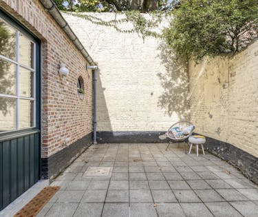 Charmevol huis met 2 slaapkamers en stadskoer in hartje Brugge