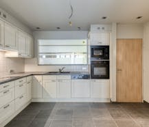 Karaktervolle woning met handelsruimte te Ardooie.