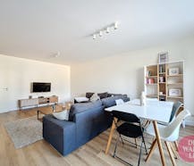 Canal: Superb furnished 2-bedroom apartment + terrace.