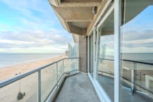 Ruim 2-slaapkamer appartement met frontaal zeezicht !