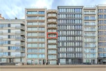 Ruim 2-slaapkamer appartement met frontaal zeezicht !