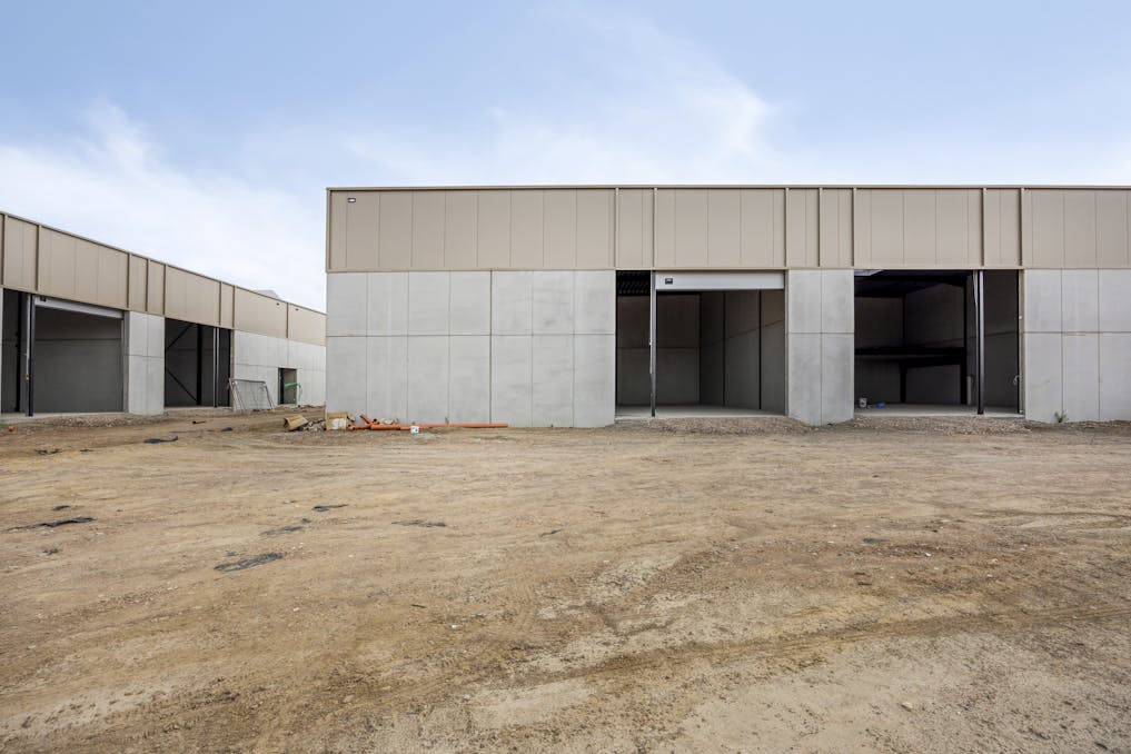 Nieuwbouw KMO-unit van ca.221m² te koop in Tielt