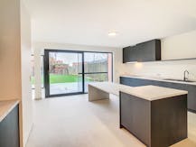 Recente woning met 3 kamers, garage en tuin in Poperinge