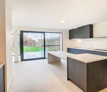 Recente woning met 3 kamers, garage en tuin in Poperinge