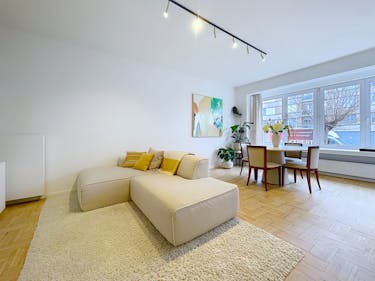 Appartement met ZW-tuin en autostaanplaats te huur in Wilrijk 