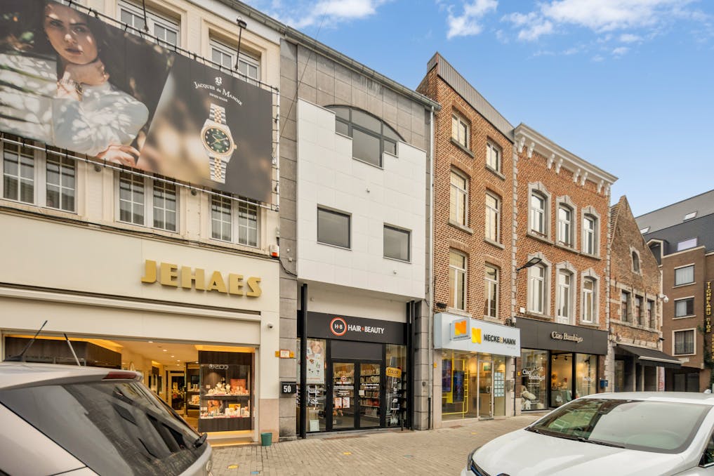 HANDELSPAND (221m2) OP TOPLOCATIE IN SINT-TRUIDEN CENTRUM