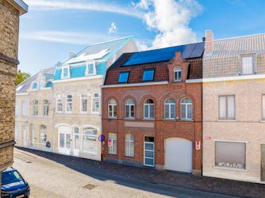 Uniek herenhuis in hartje Ieper met 8 slaapkamers en 7 badkamers