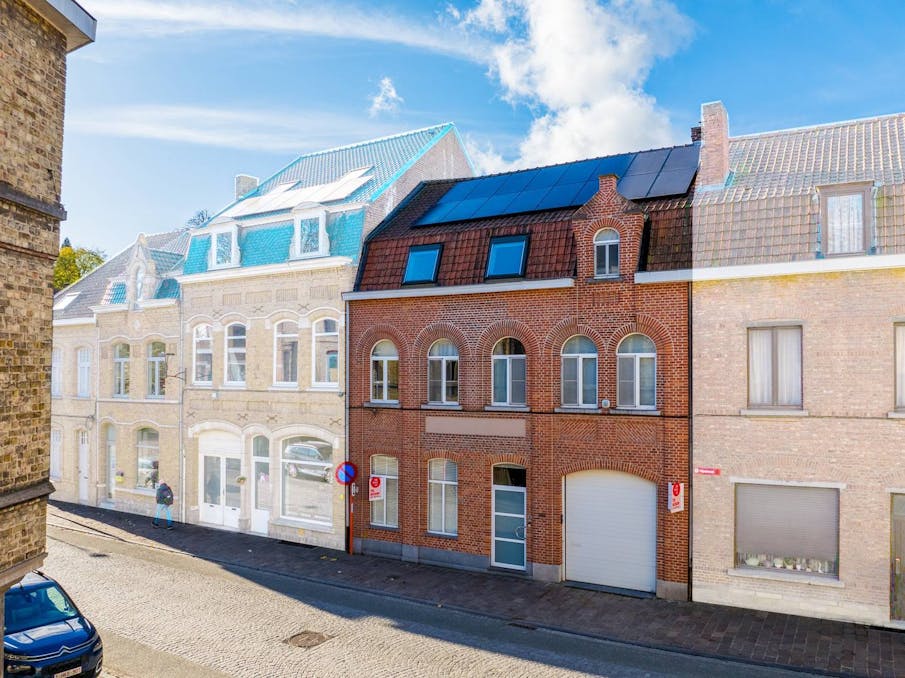Uniek herenhuis in hartje Ieper met 8 slaapkamers en 7 badkamers