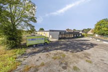 Magazijn met woonst en burelen in Adegem (Maldegem)