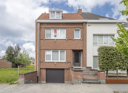 Huis te koop in Kortrijk met 3 slaapkamers en zonnige tuin
