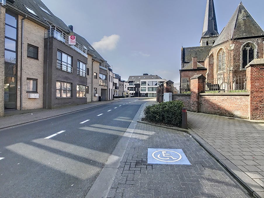 Ruim energiezuinig appartement met garage te Elversele