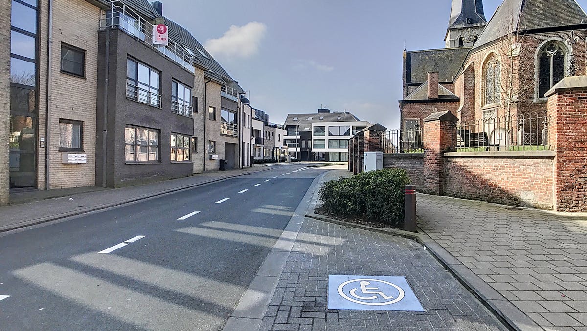 Ruim energiezuinig appartement met garage te Elversele