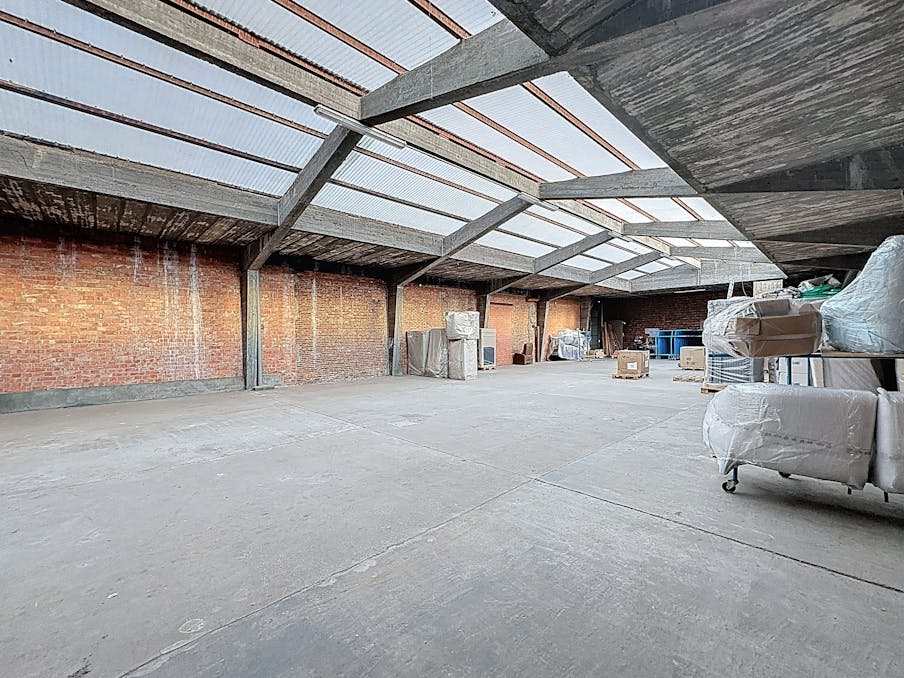 Magazijn/opslagruimte (ca. 530m²) te huur in Hoboken