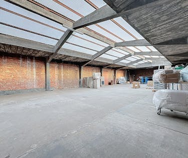 Magazijn/opslagruimte (ca. 530m²) te huur in Hoboken