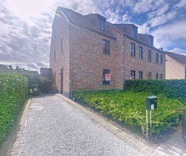 Prachtige ruime halfopen woning te huur in Waregem