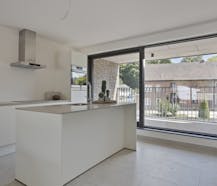 INSTAPKLAAR BEN-APPARTEMENT IN BAZEL MET 3 SLAAPK. + TERRAS