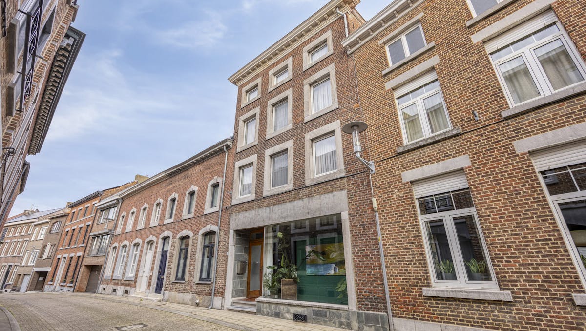 Uniek handelshuis met ruime garage in het hartje Borgloon