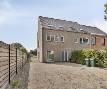 Moderne halfopen woning met praktijkruimte in Oudenaarde